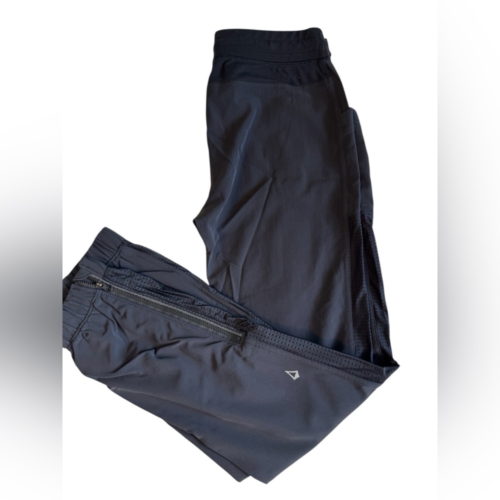 EUC Ivivva Nylon Track Pants Black sz 12